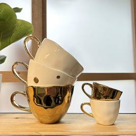 De nouvelles tailles sont disponibles dans notre collection de tasse à anse dorée. 
Tasse à espresso, tasse à café et tasse à thé ☕️