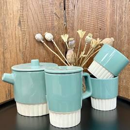 NOUVEAUTÉS chez Poule ou coq ! 

De la magnifique vaisselle en porcelaine avec de très belles couleurs : Mugs, tasses, théière et encore plus, venez découvrir la collection en boutique ou bien sur notre site internet. ✨